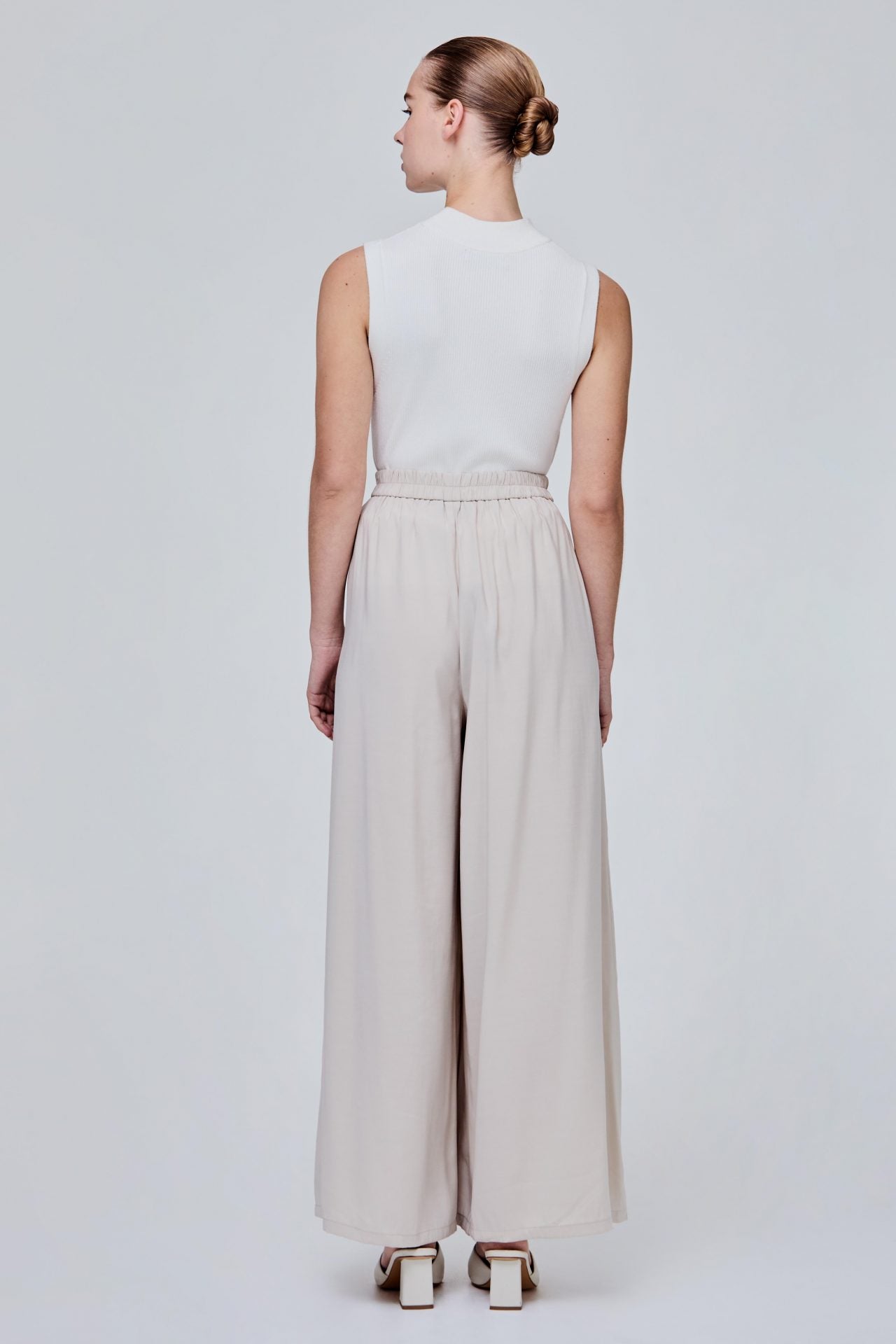 color:TAUPE