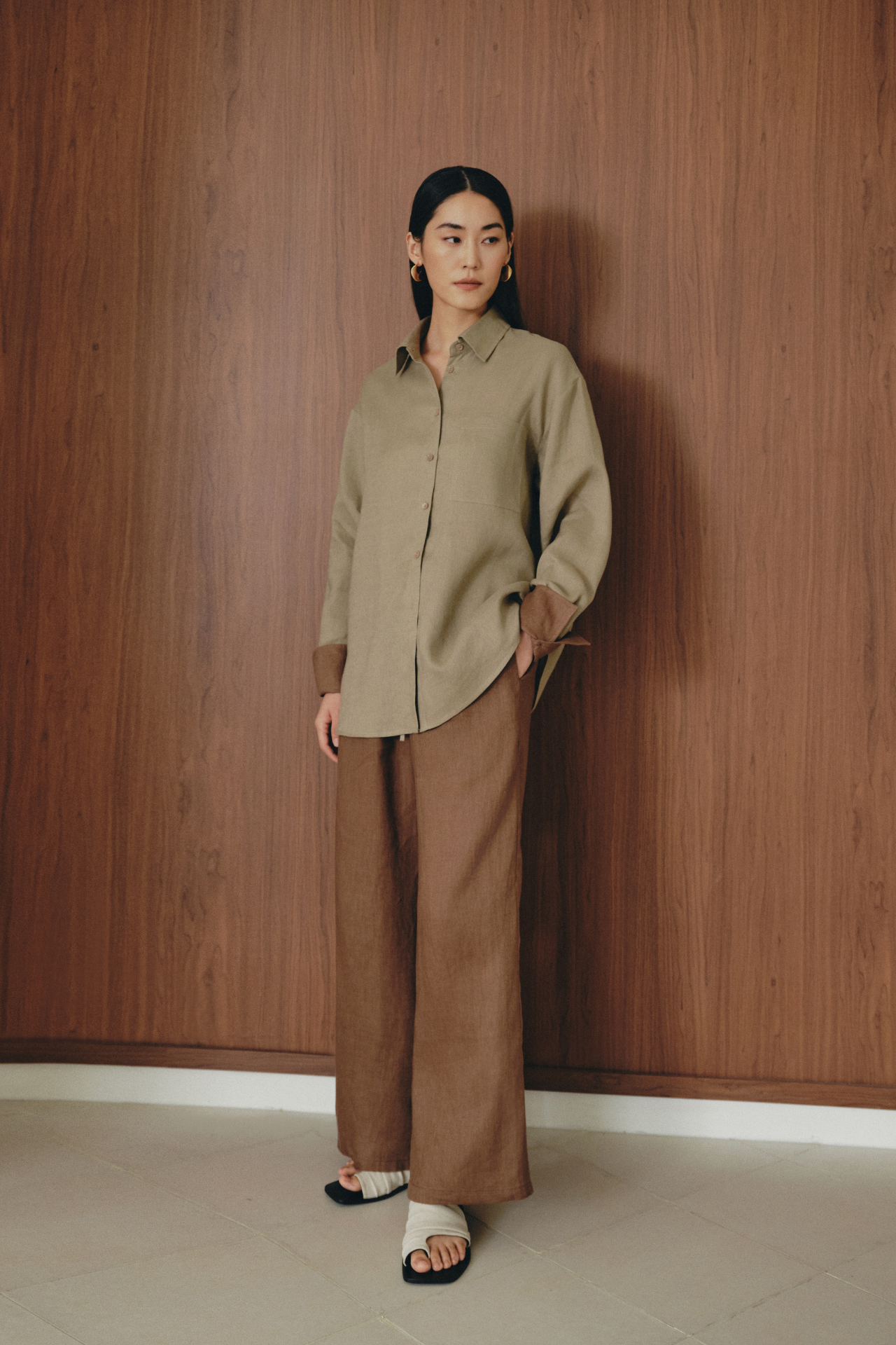 color:KHAKI