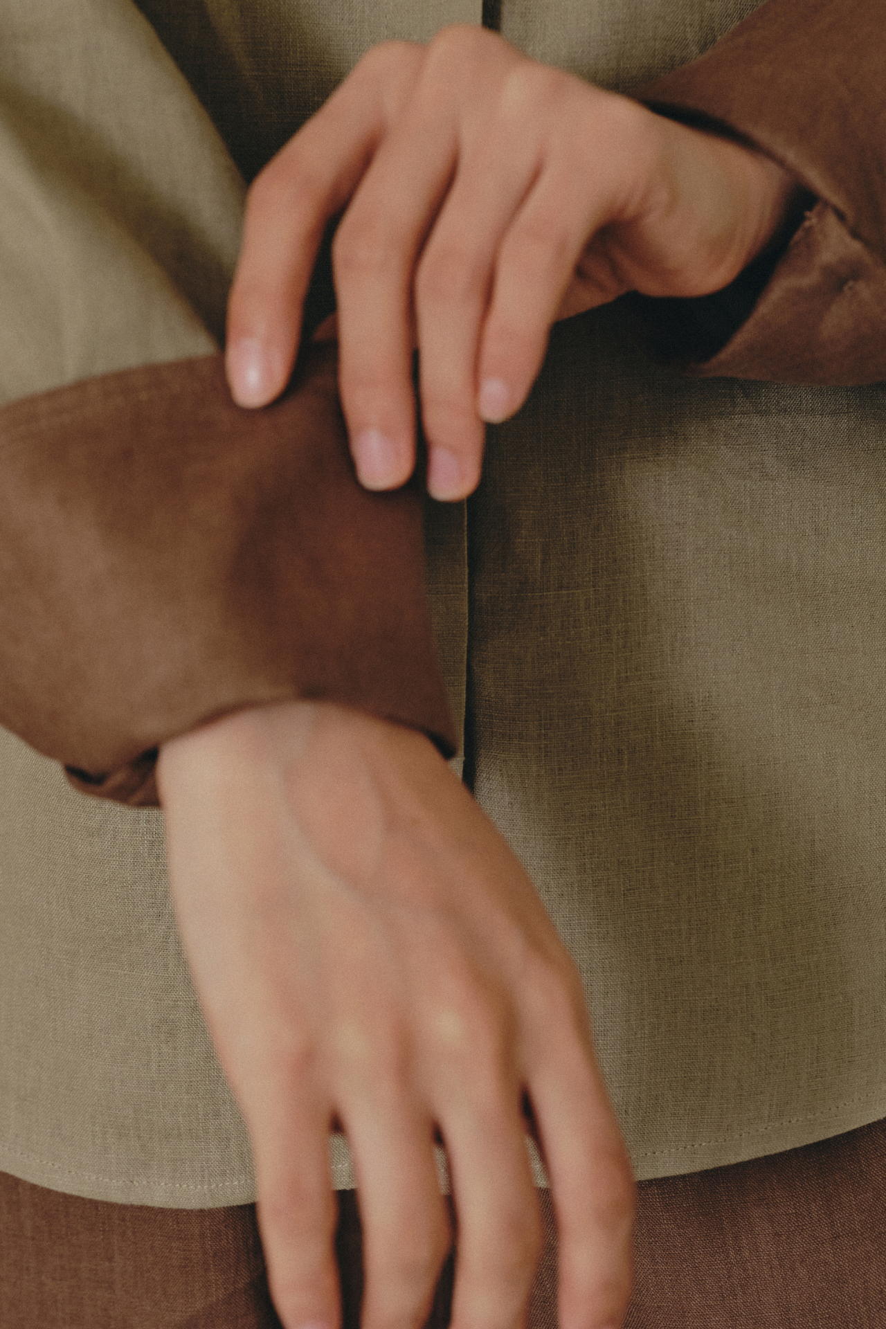 color:KHAKI