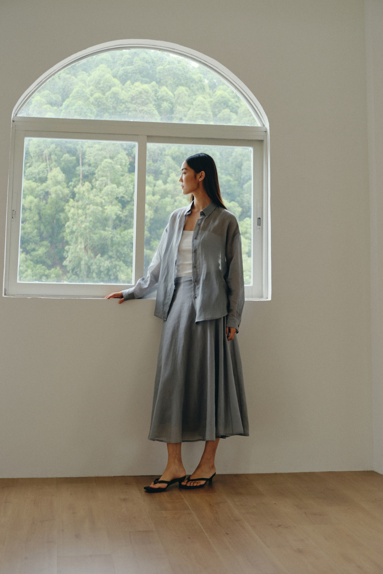 color:GREY