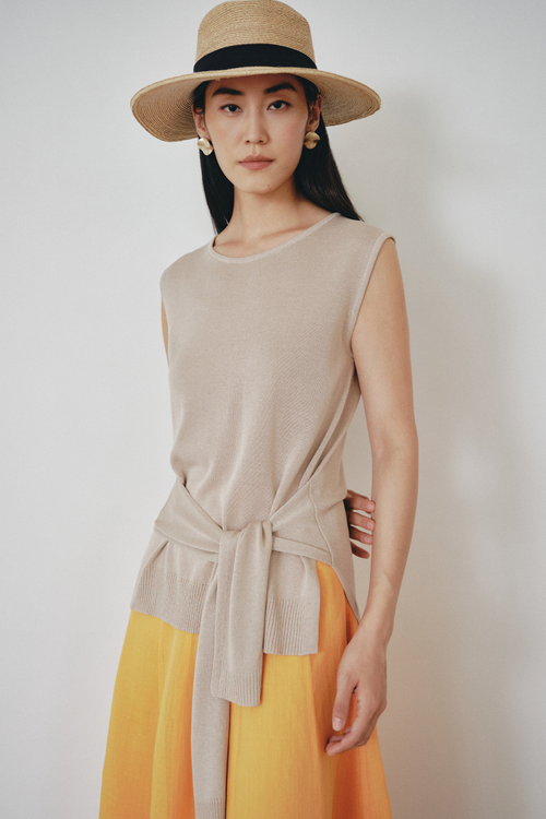 color:KHAKI