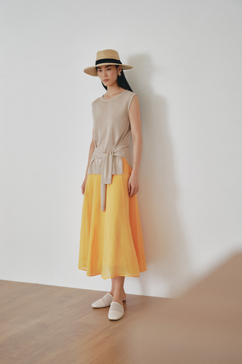color:KHAKI