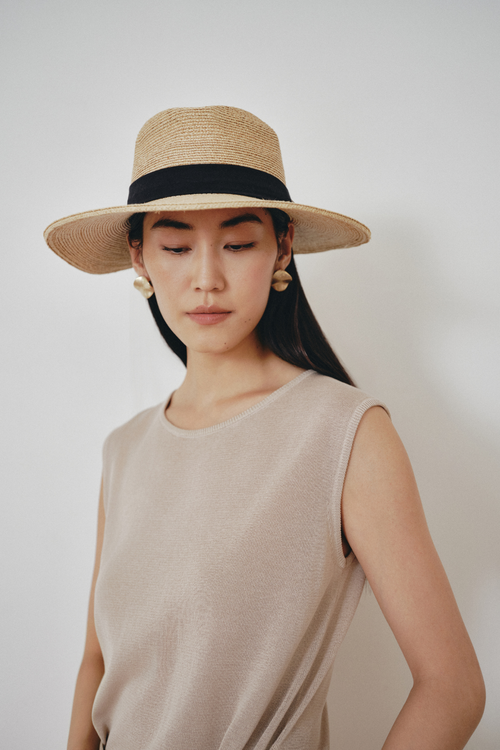 color:KHAKI