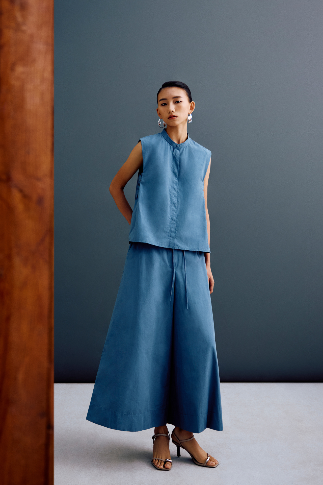 color:STONE BLUE