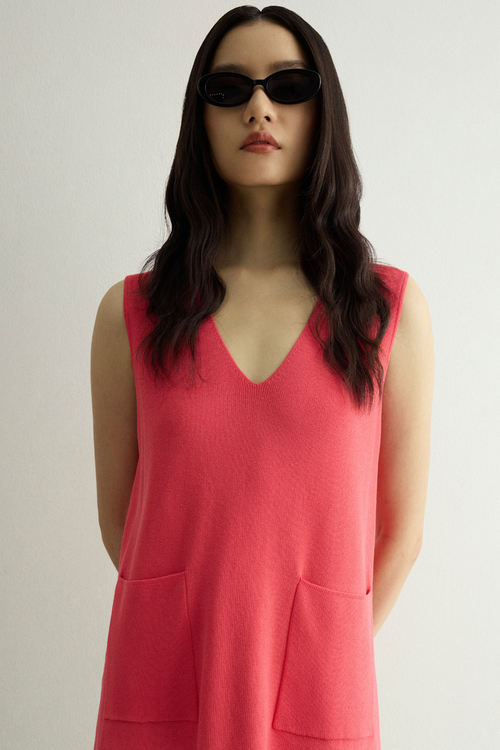 color:HOT PINK