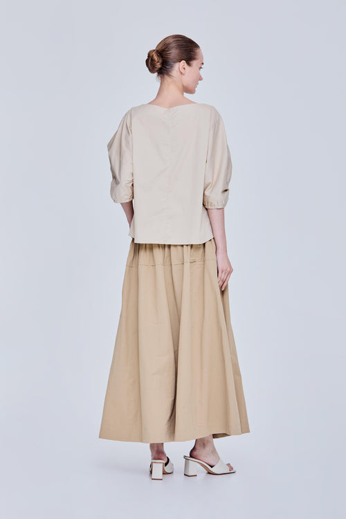 color:BEIGE