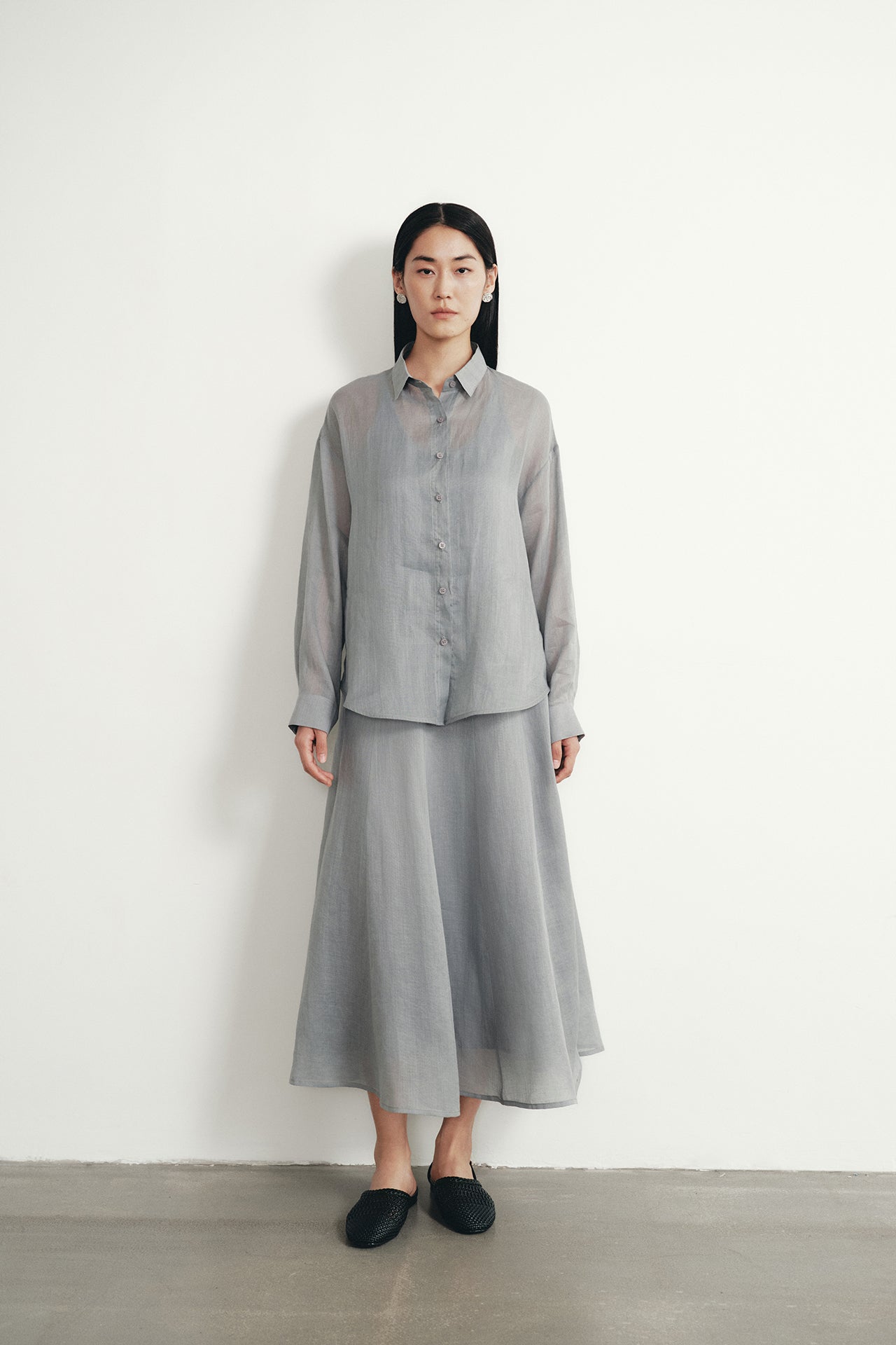 color:GREY