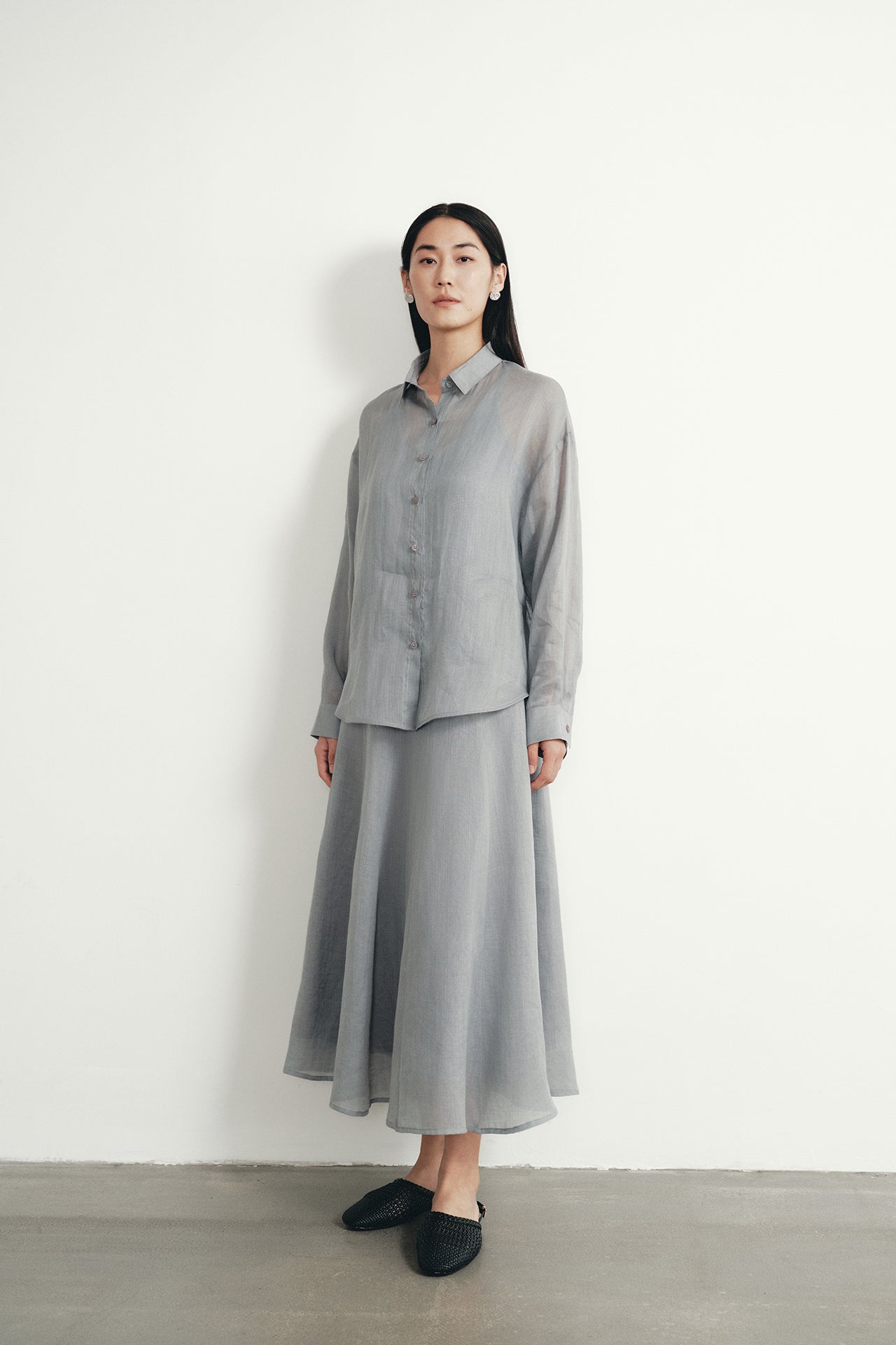 color:GREY
