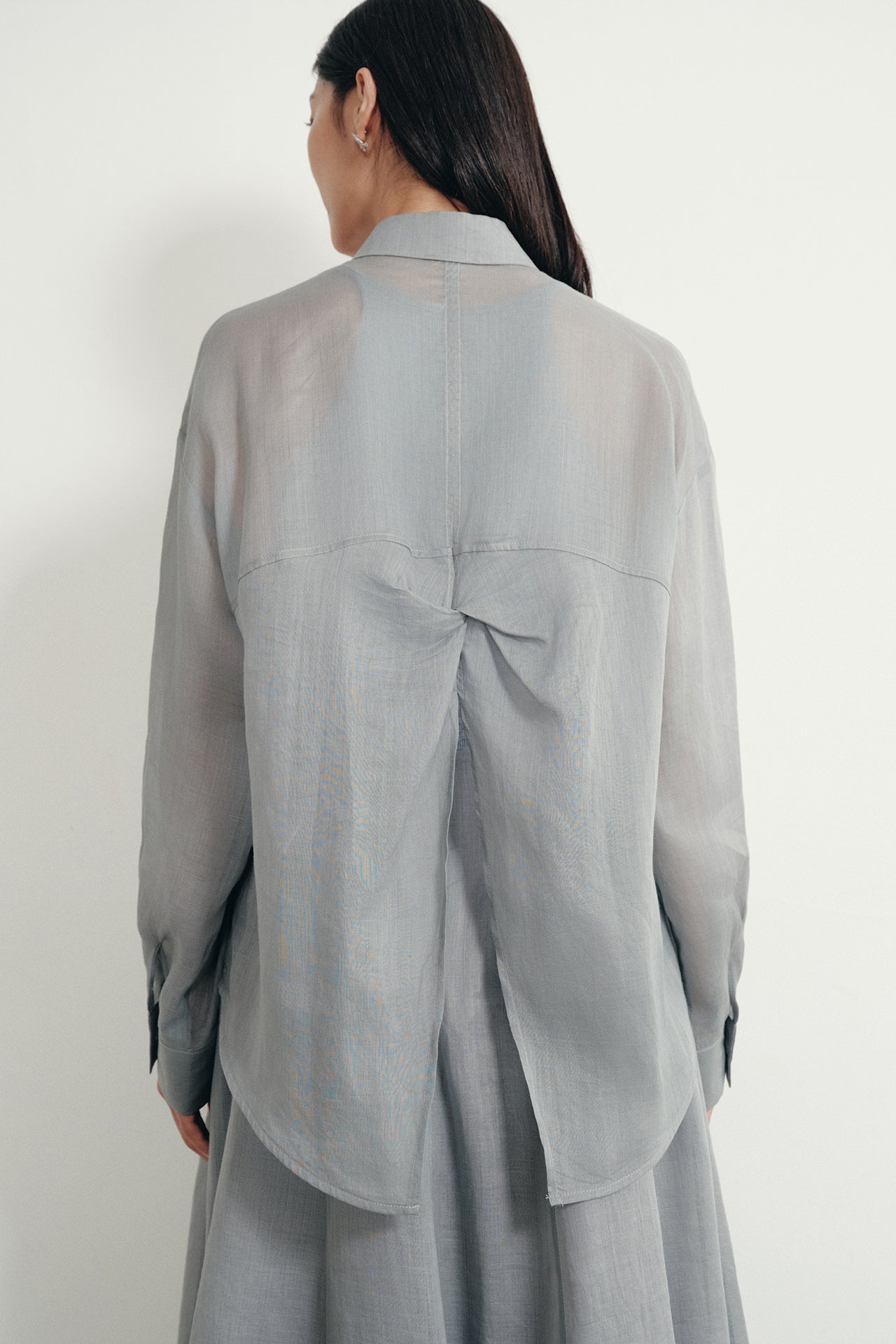 color:GREY