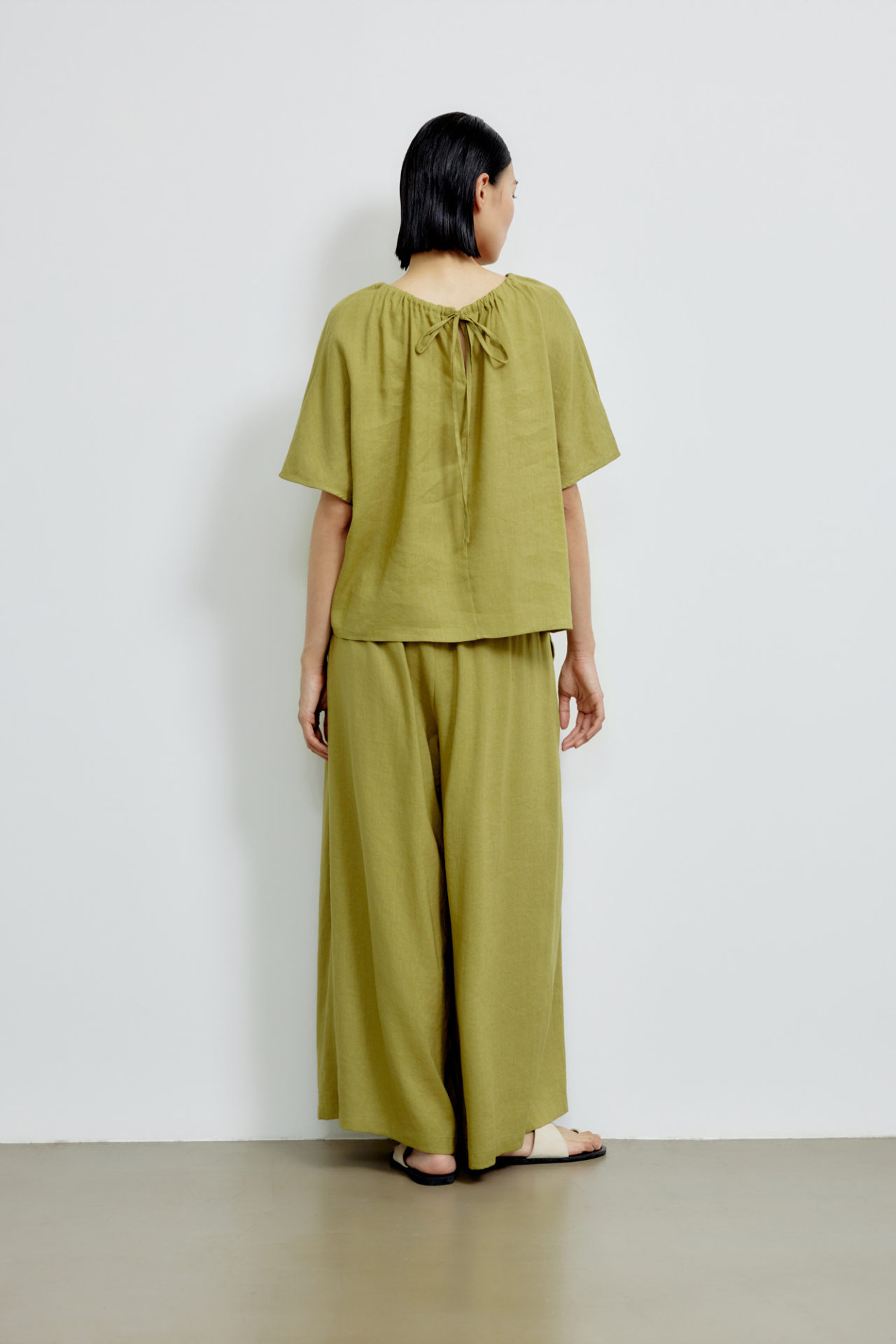 color:OLIVE