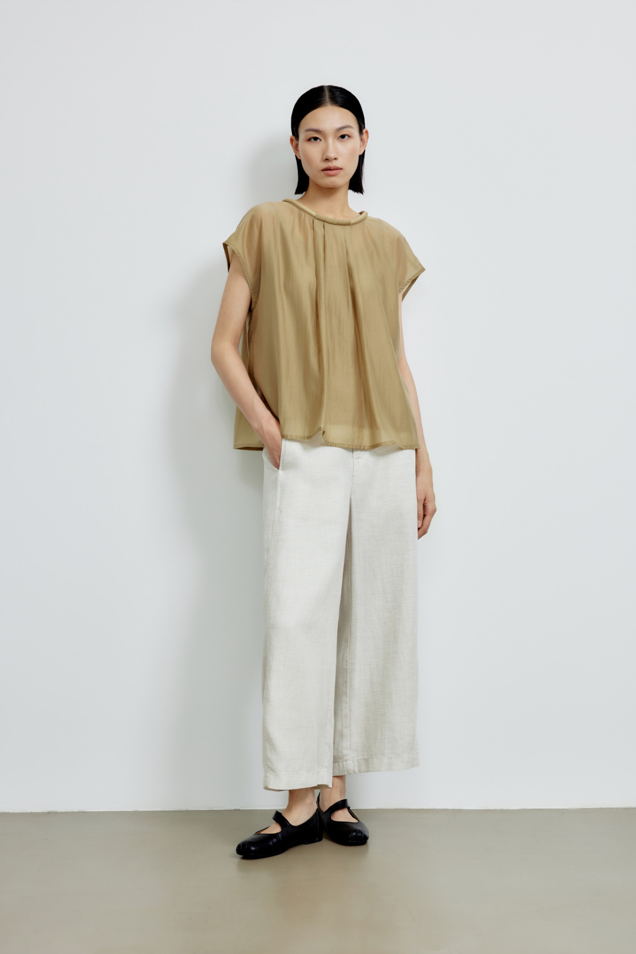 color:KHAKI