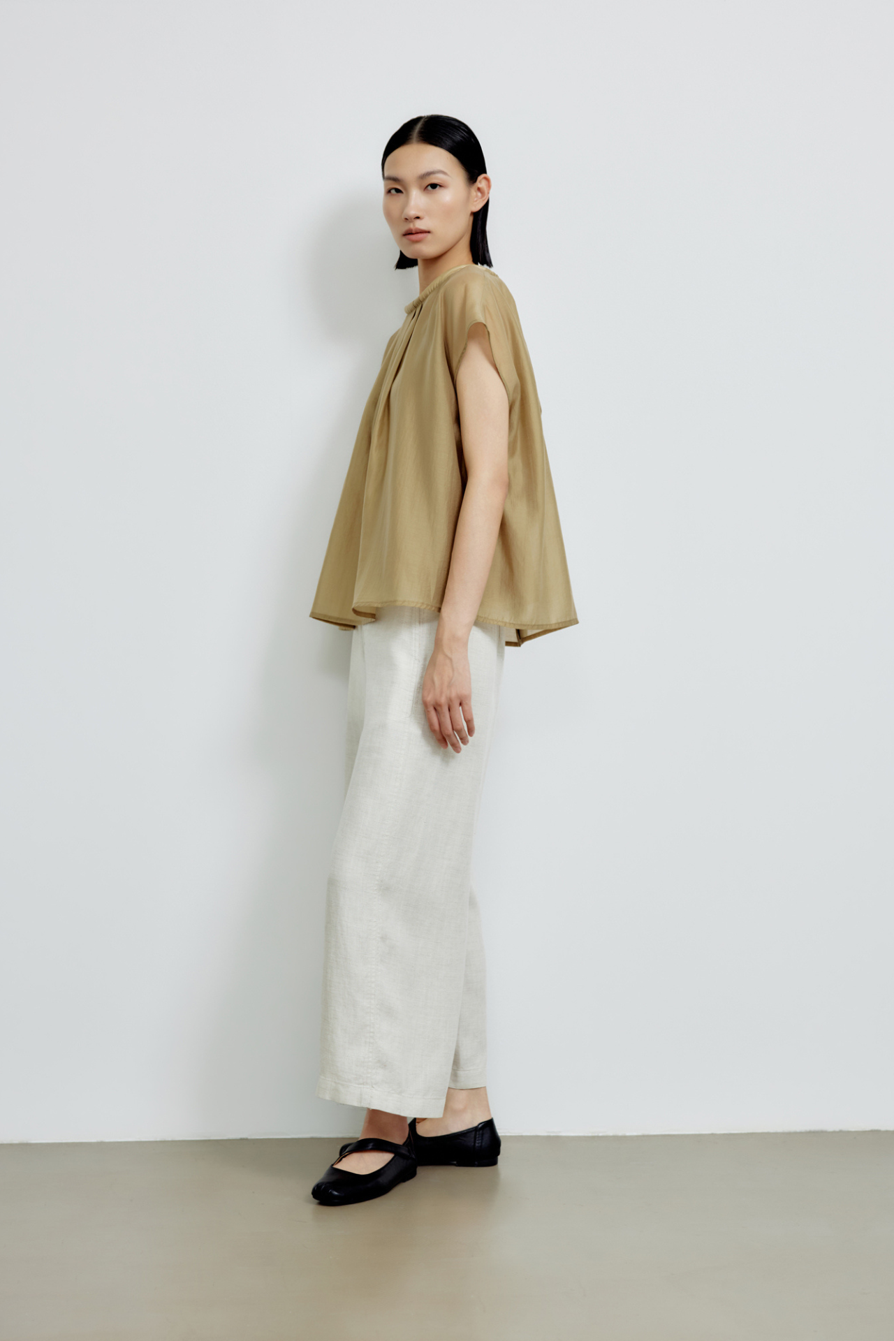 color:KHAKI