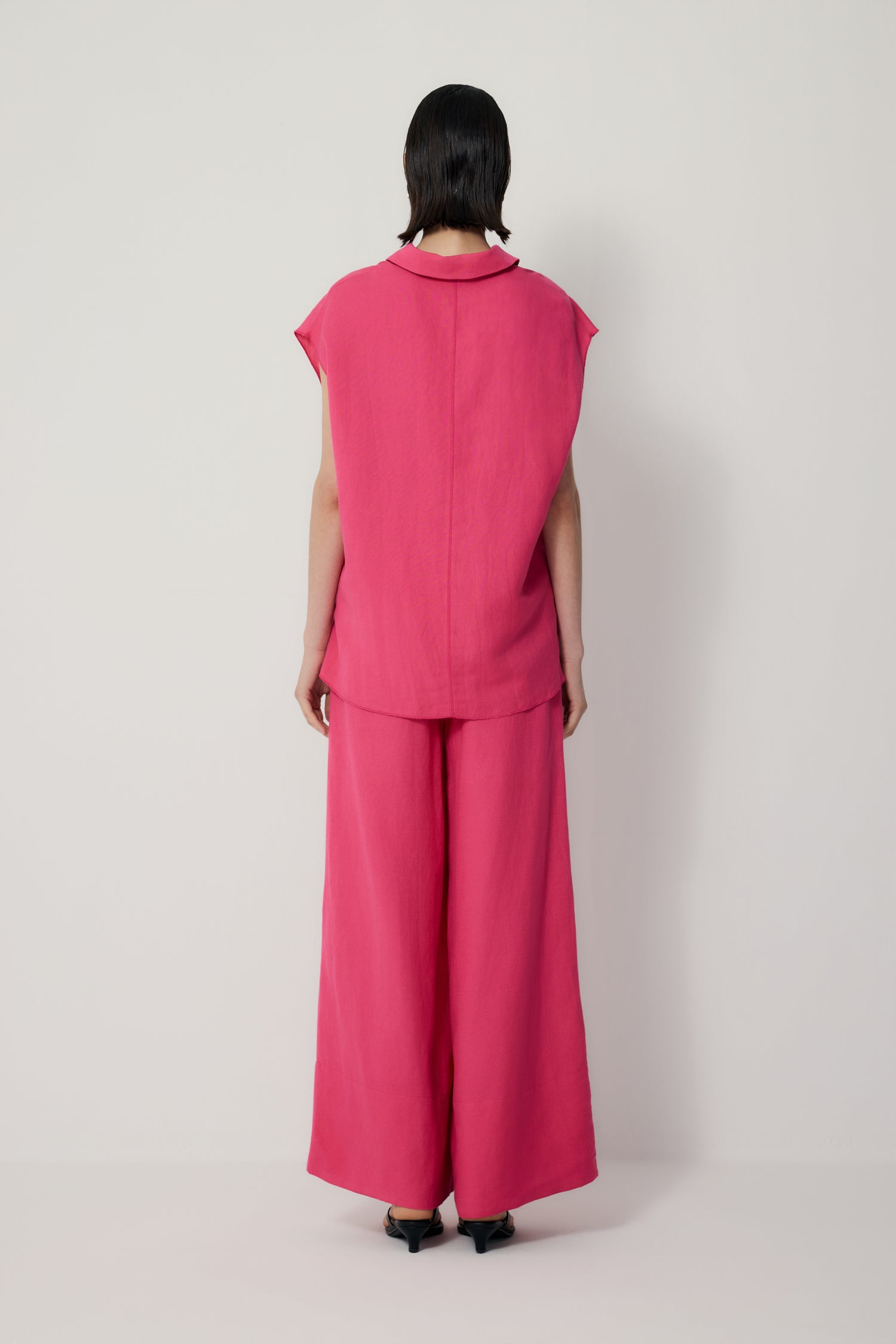 color:HOT PINK