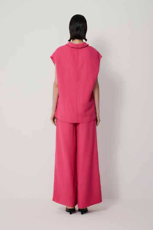 color:HOT PINK