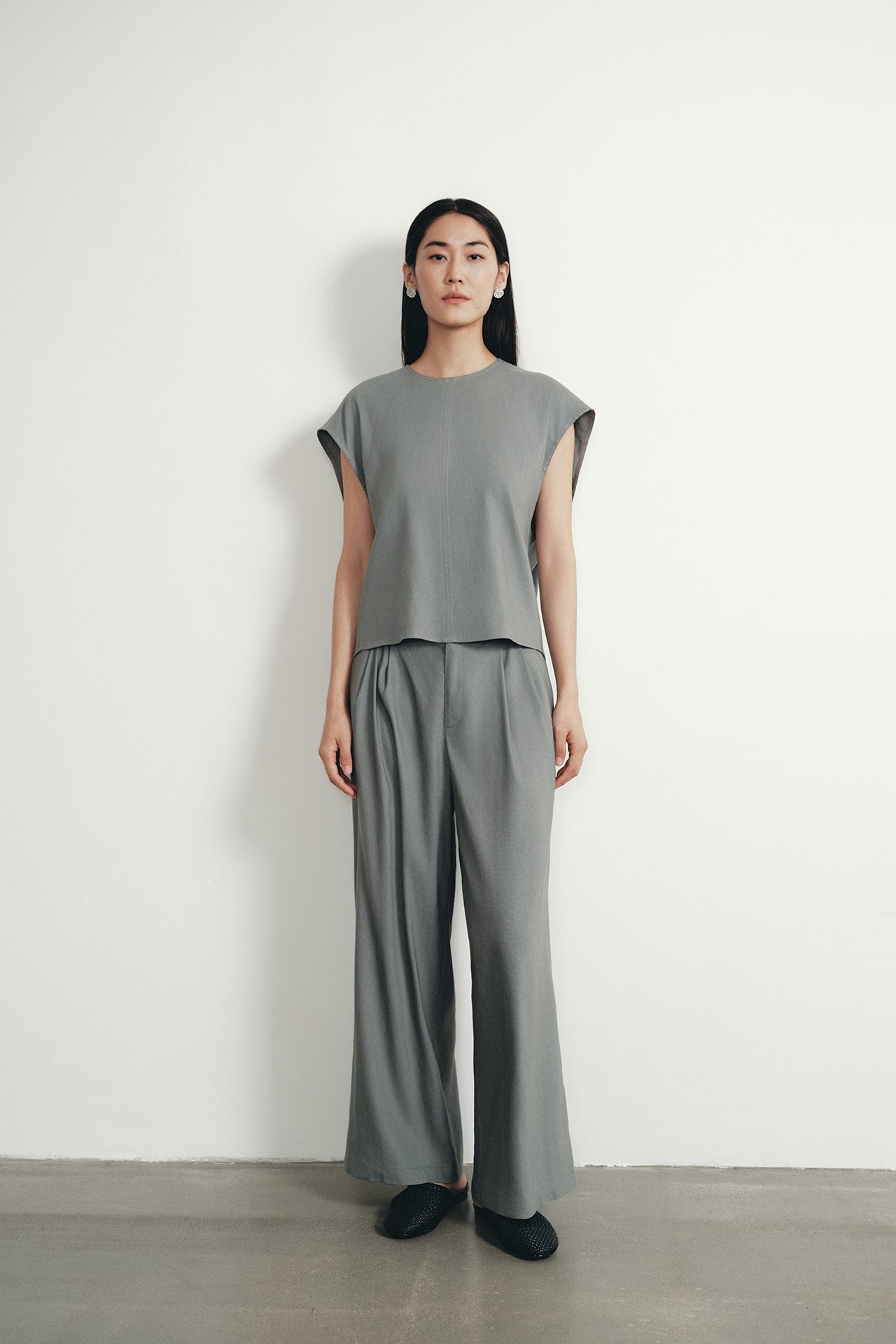 color:GREY