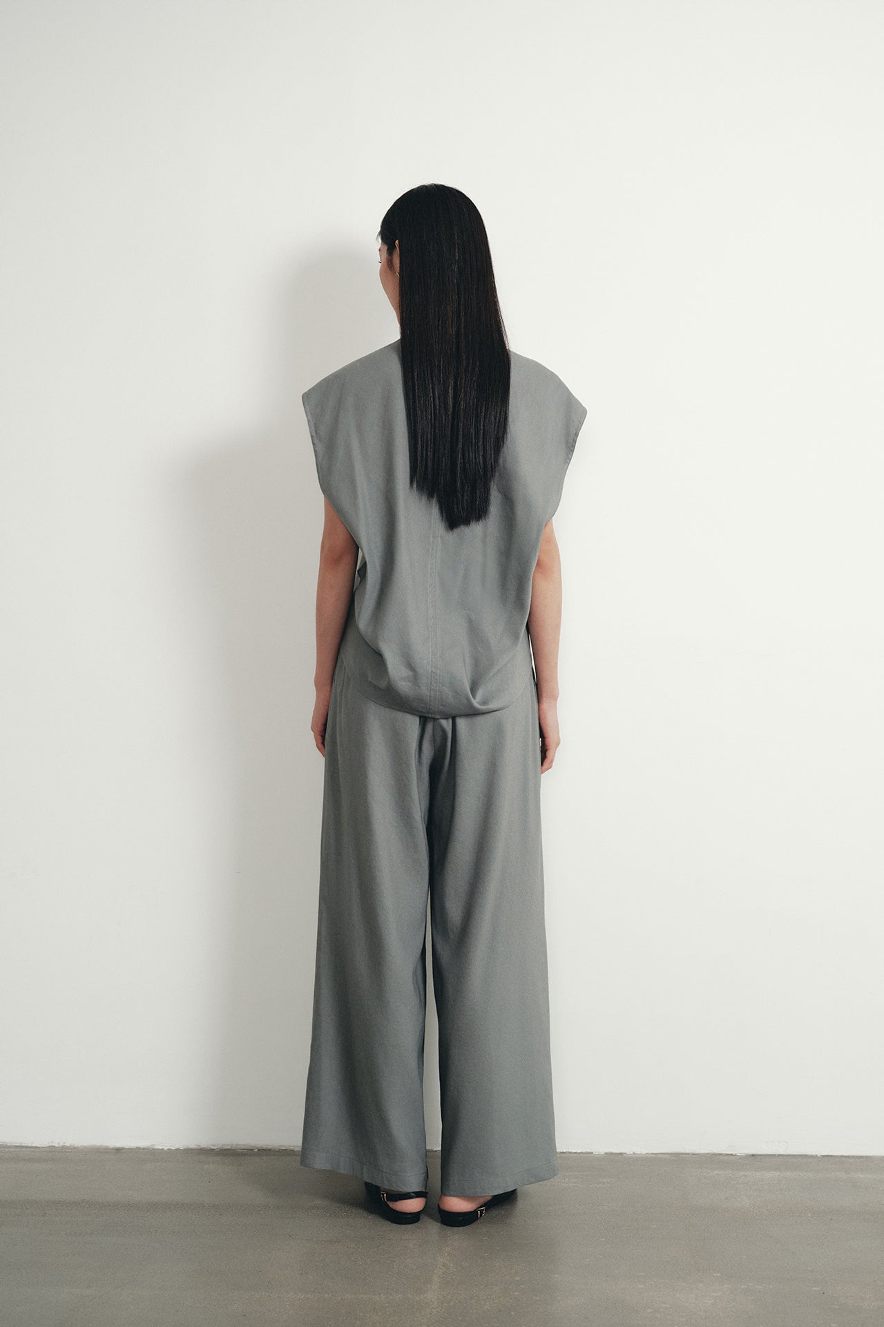 color:GREY