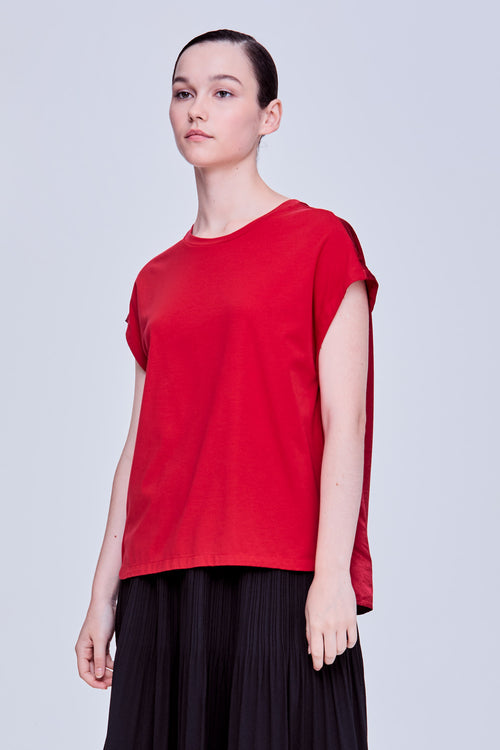 color:RED