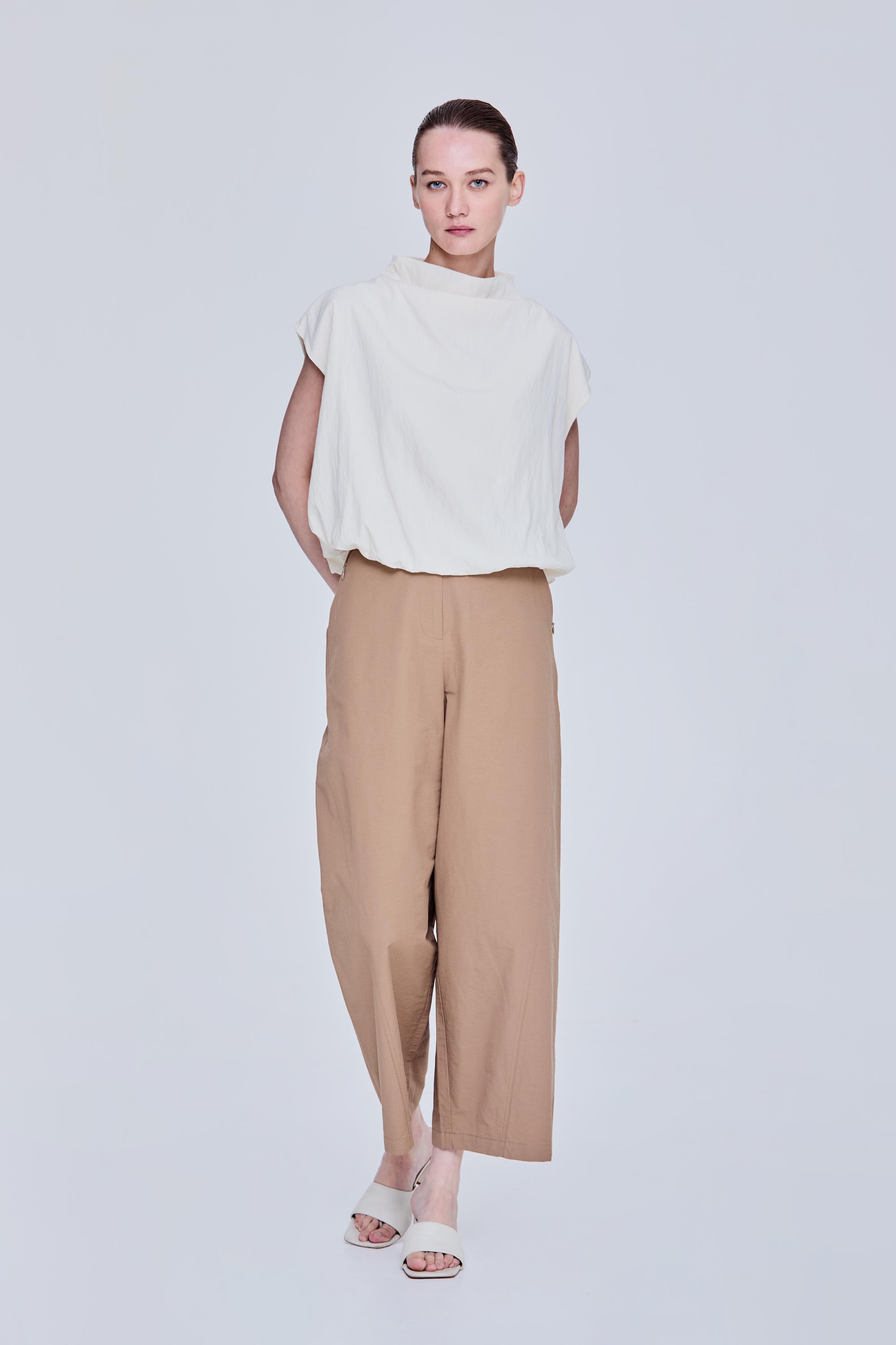 color:CREAM 