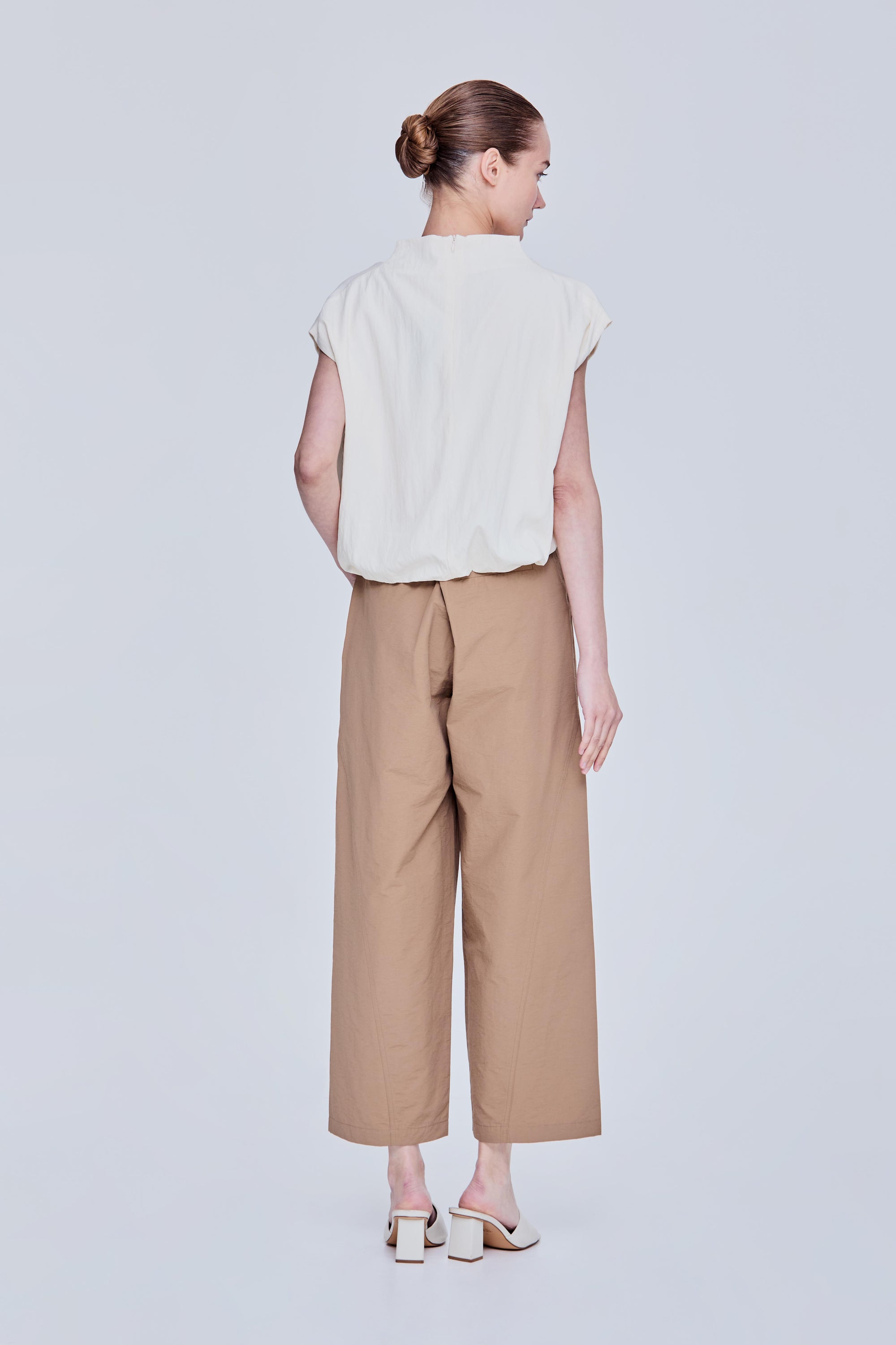 color:CREAM 