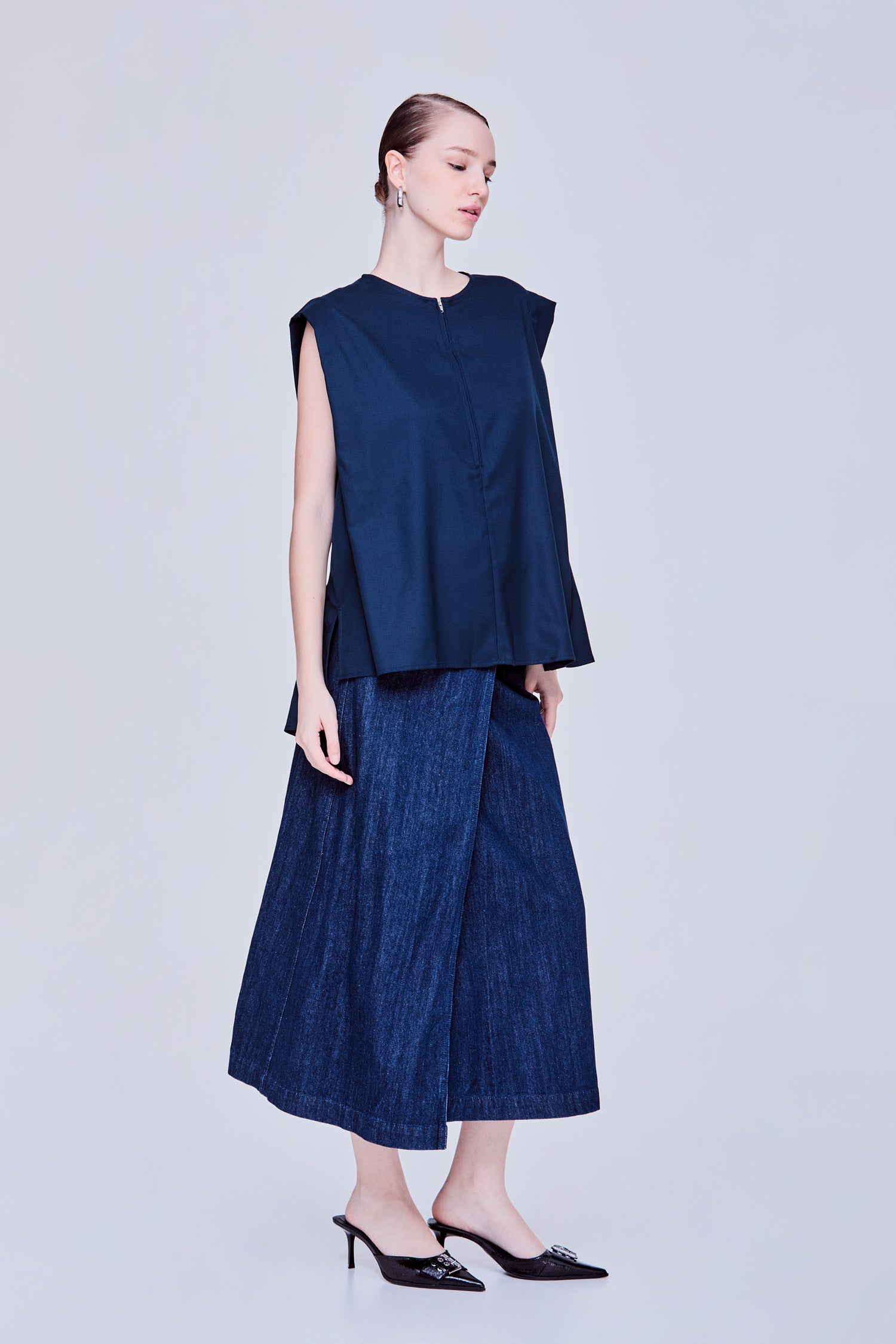 color:NAVY