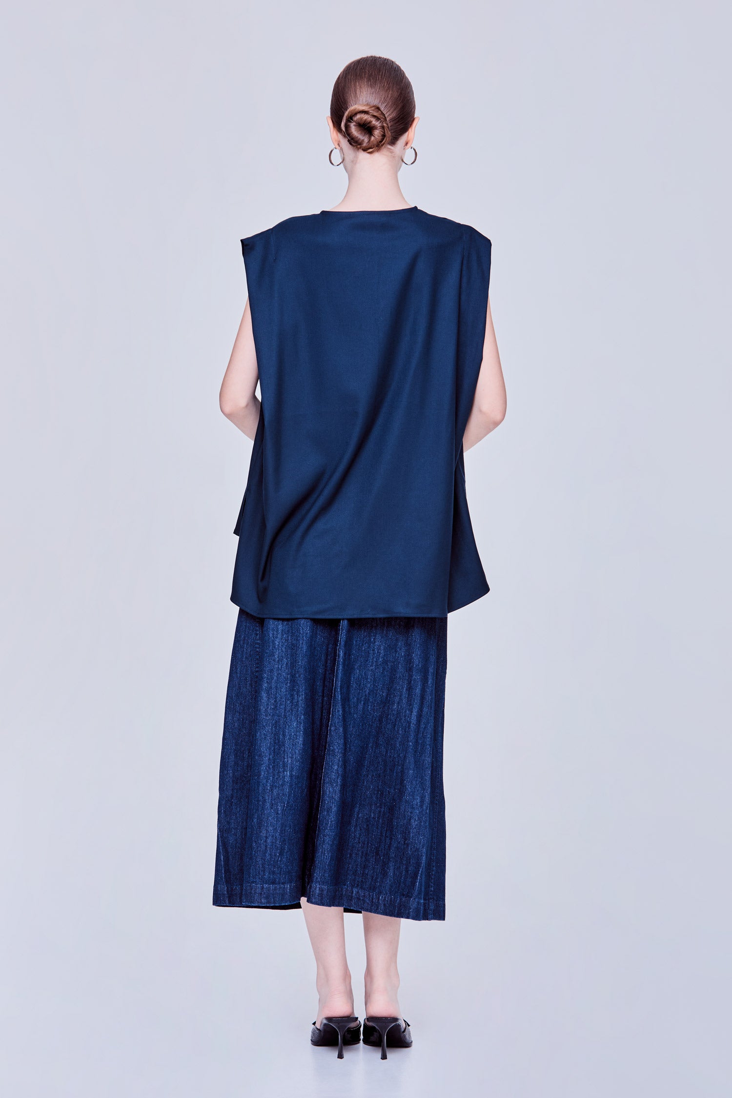 color:NAVY