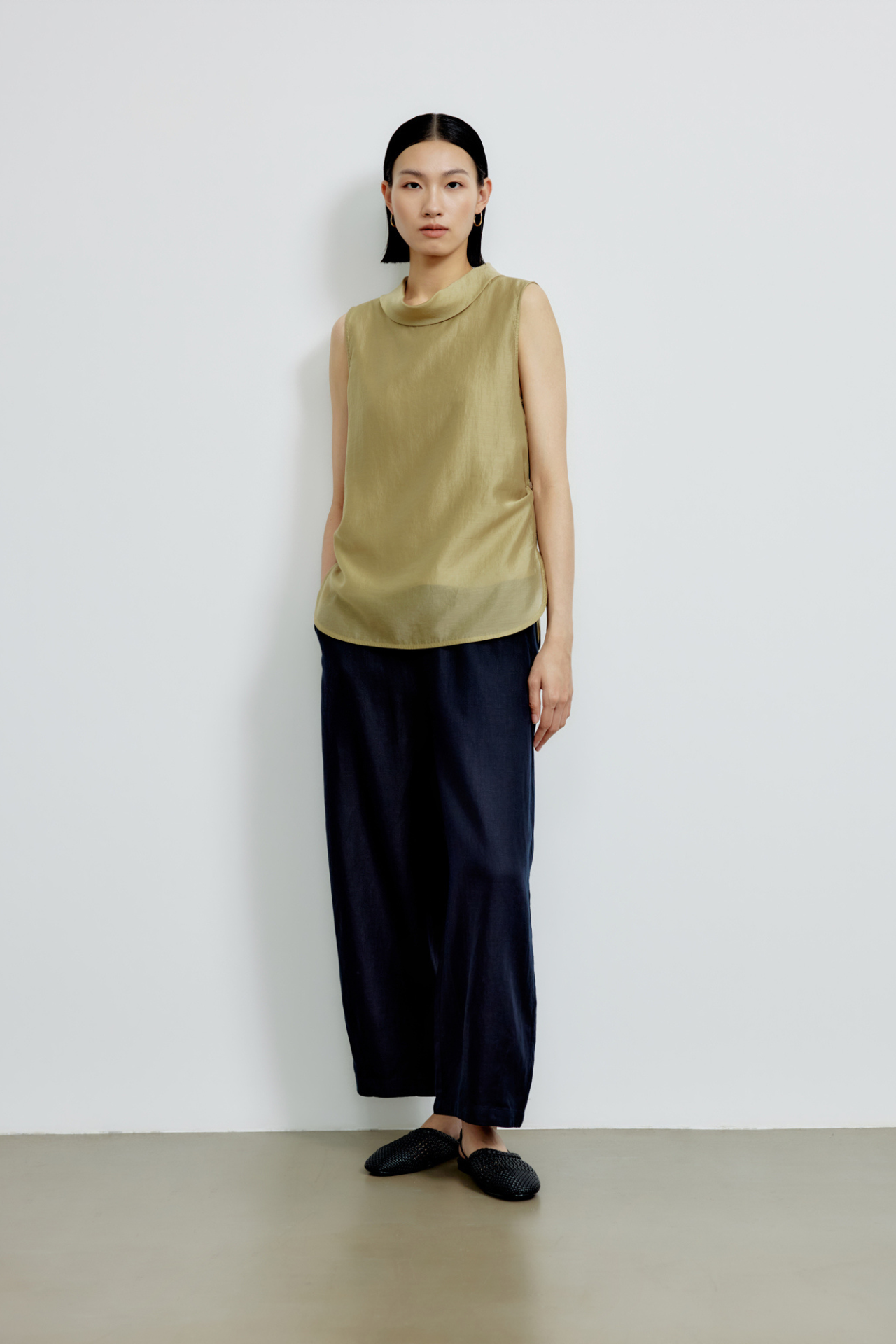 color:KHAKI