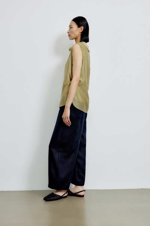 color:KHAKI