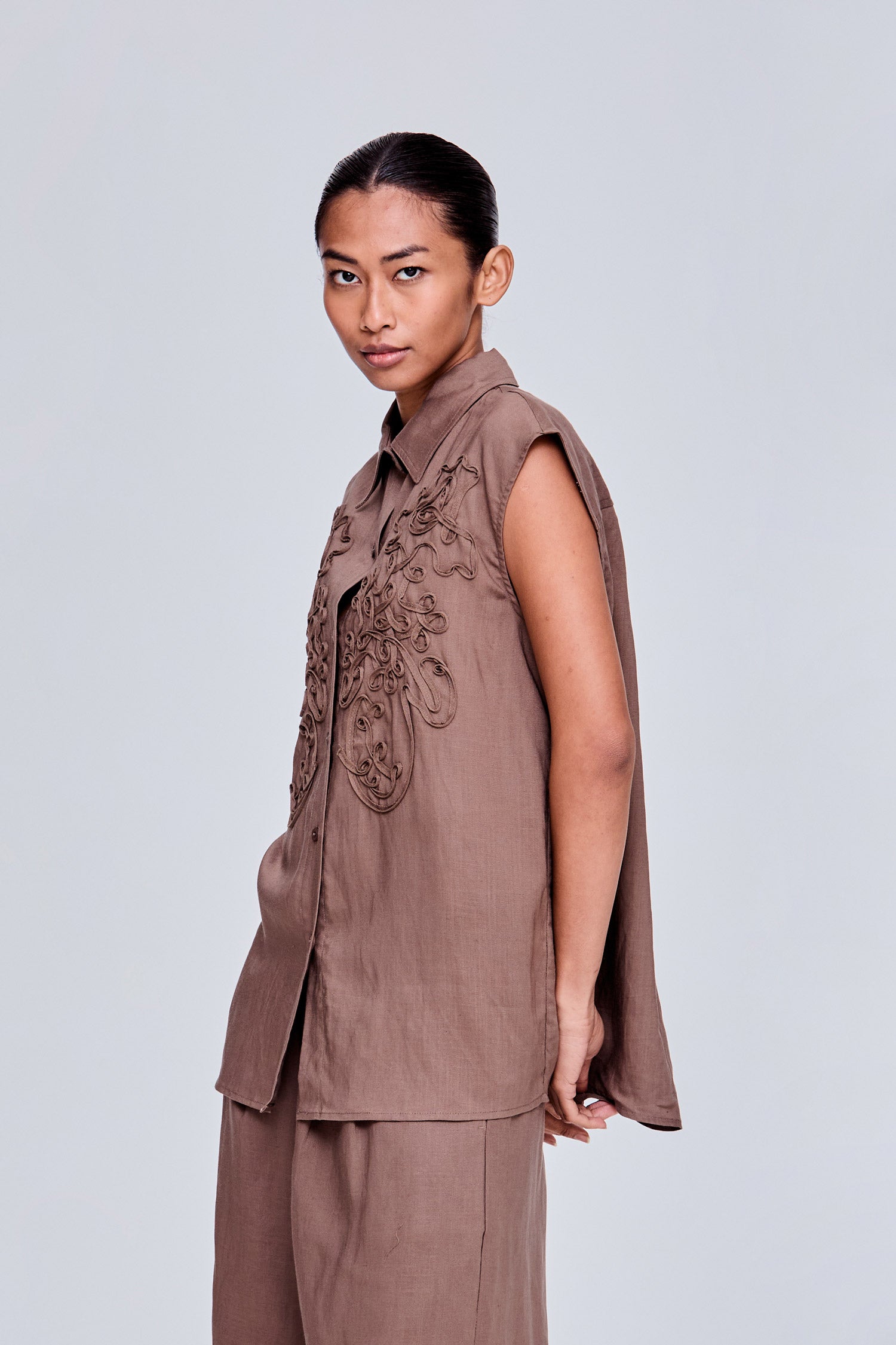 color:DARK BROWN