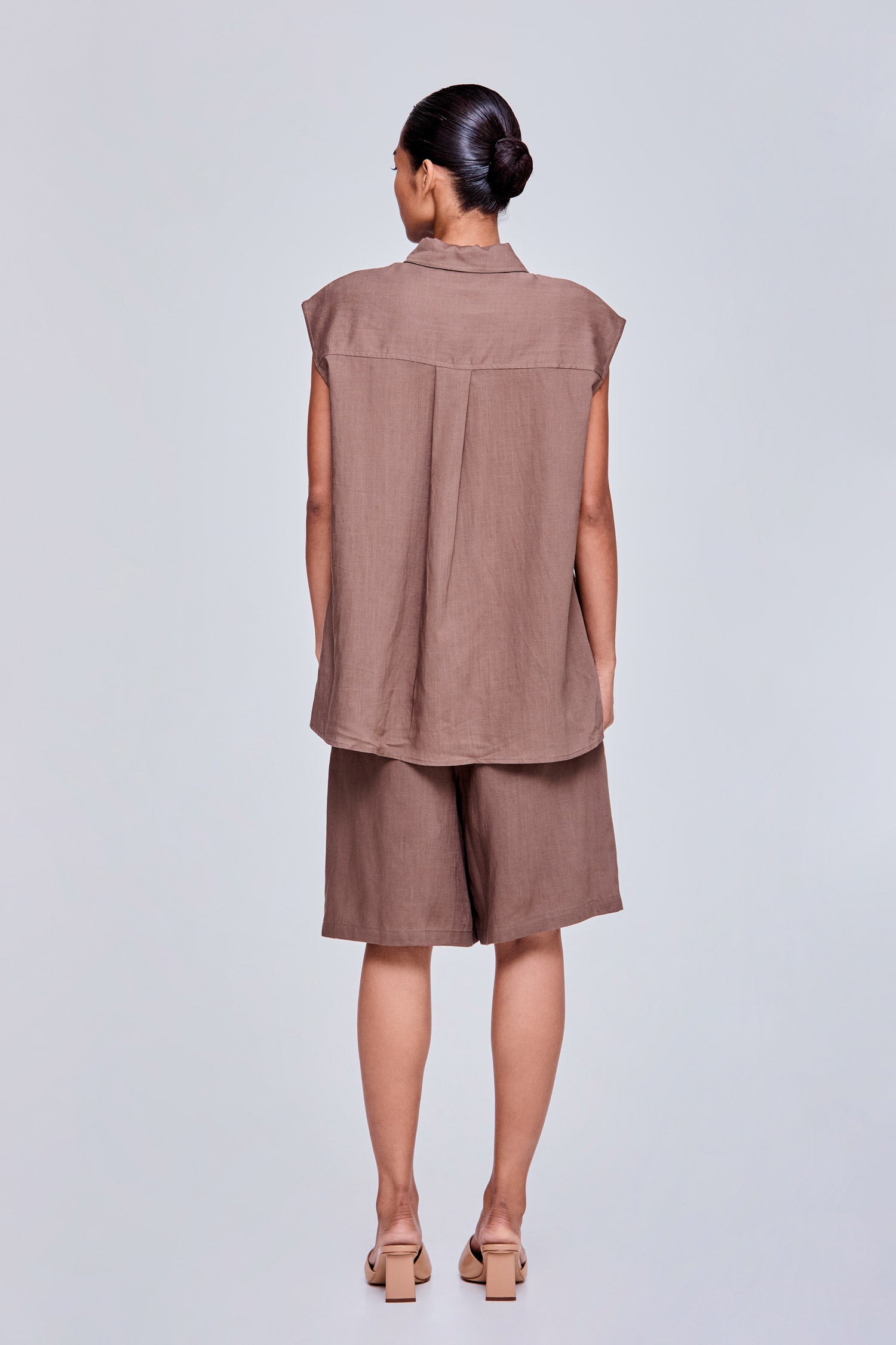 color:DARK BROWN