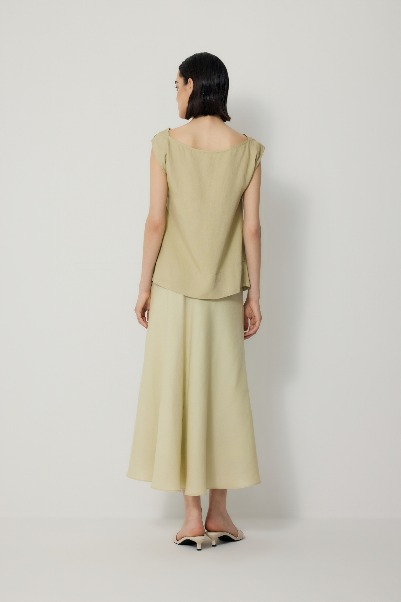 color:PALE AVOCADO