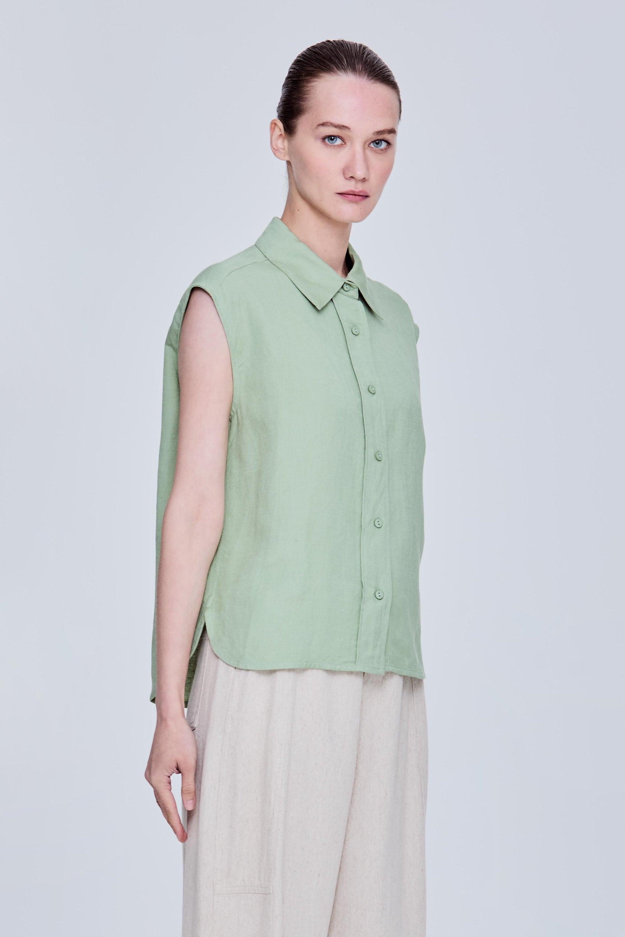 color:LIGHT GREEN