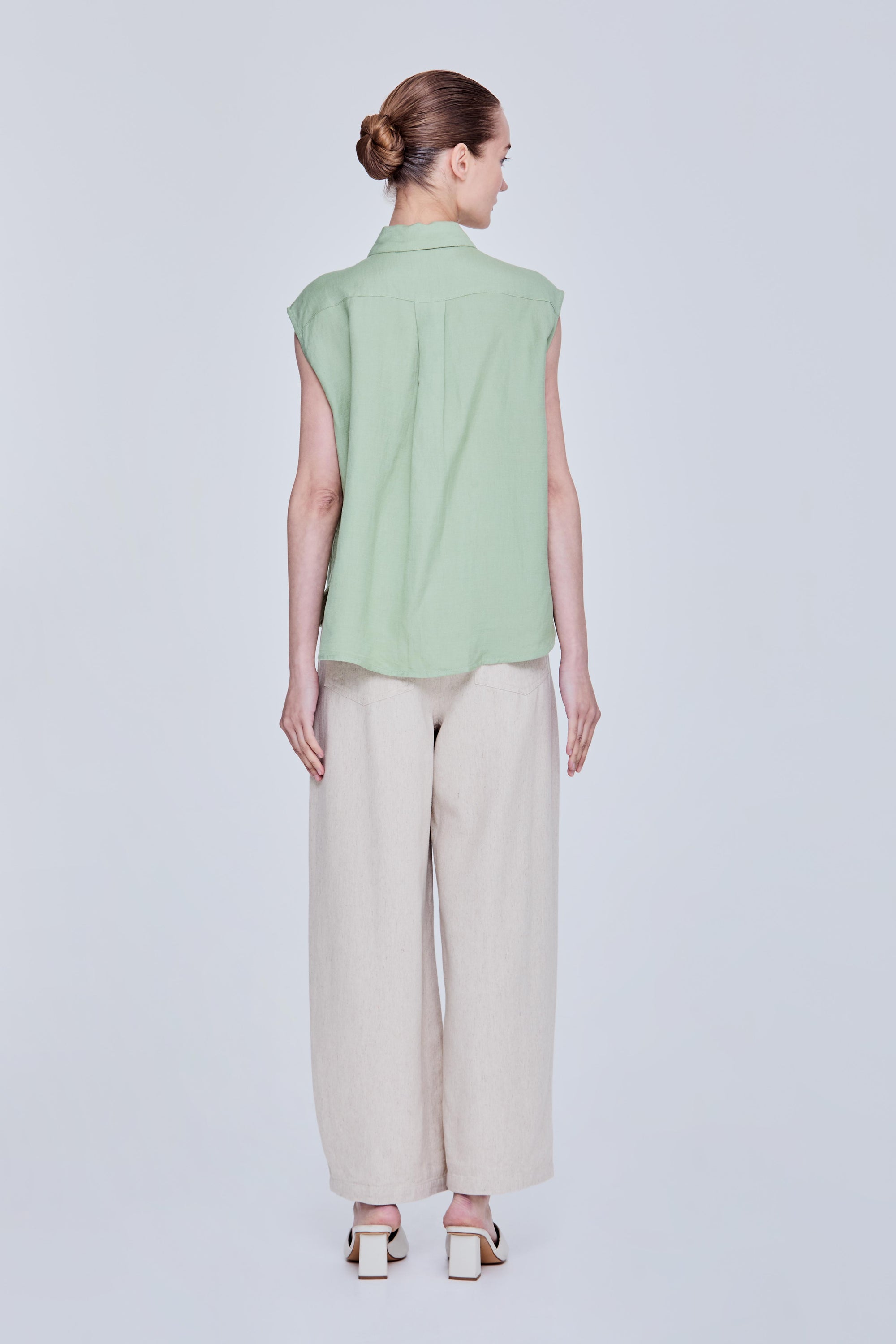 color:LIGHT GREEN