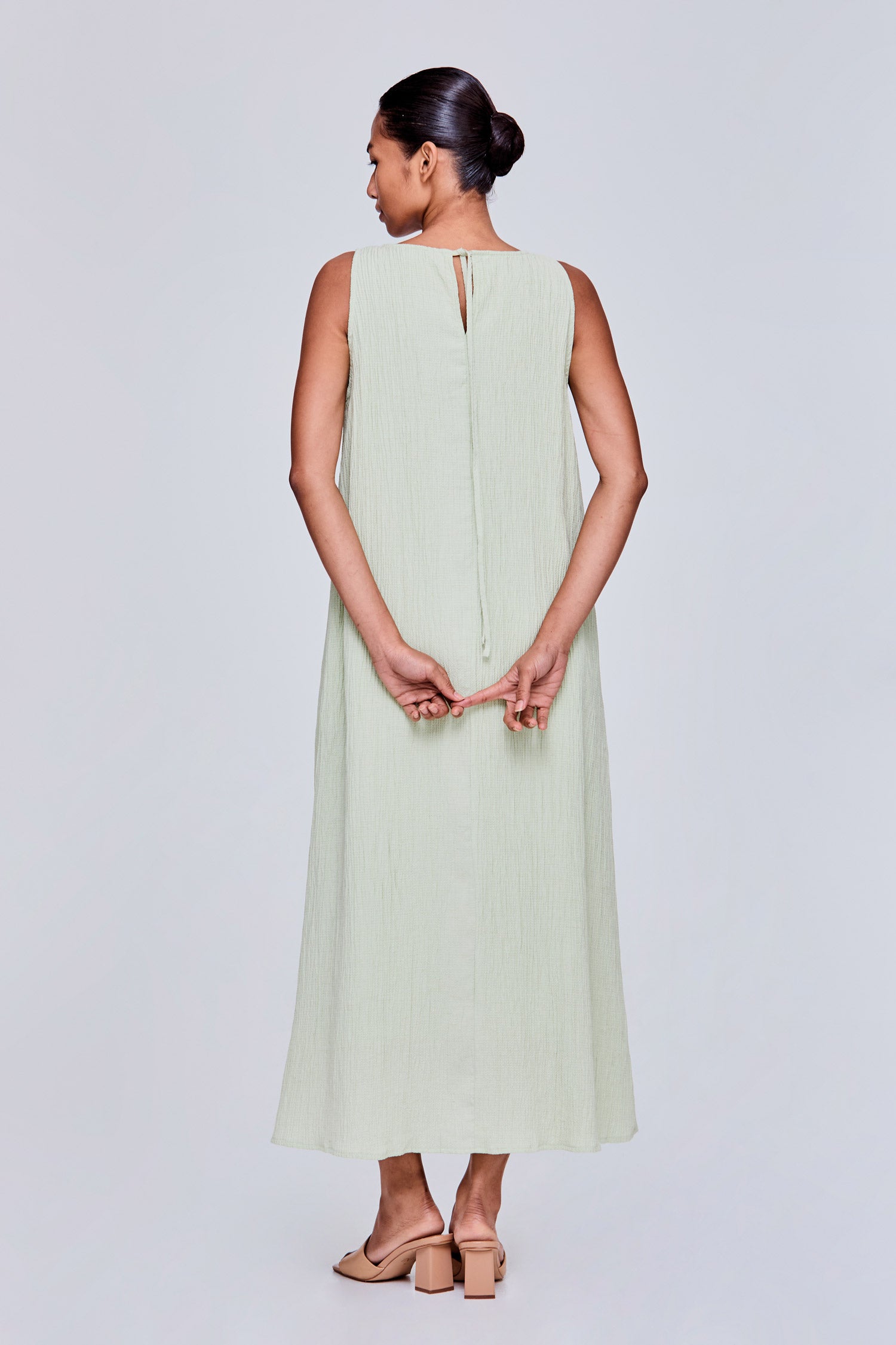 color:LIGHT GREEN