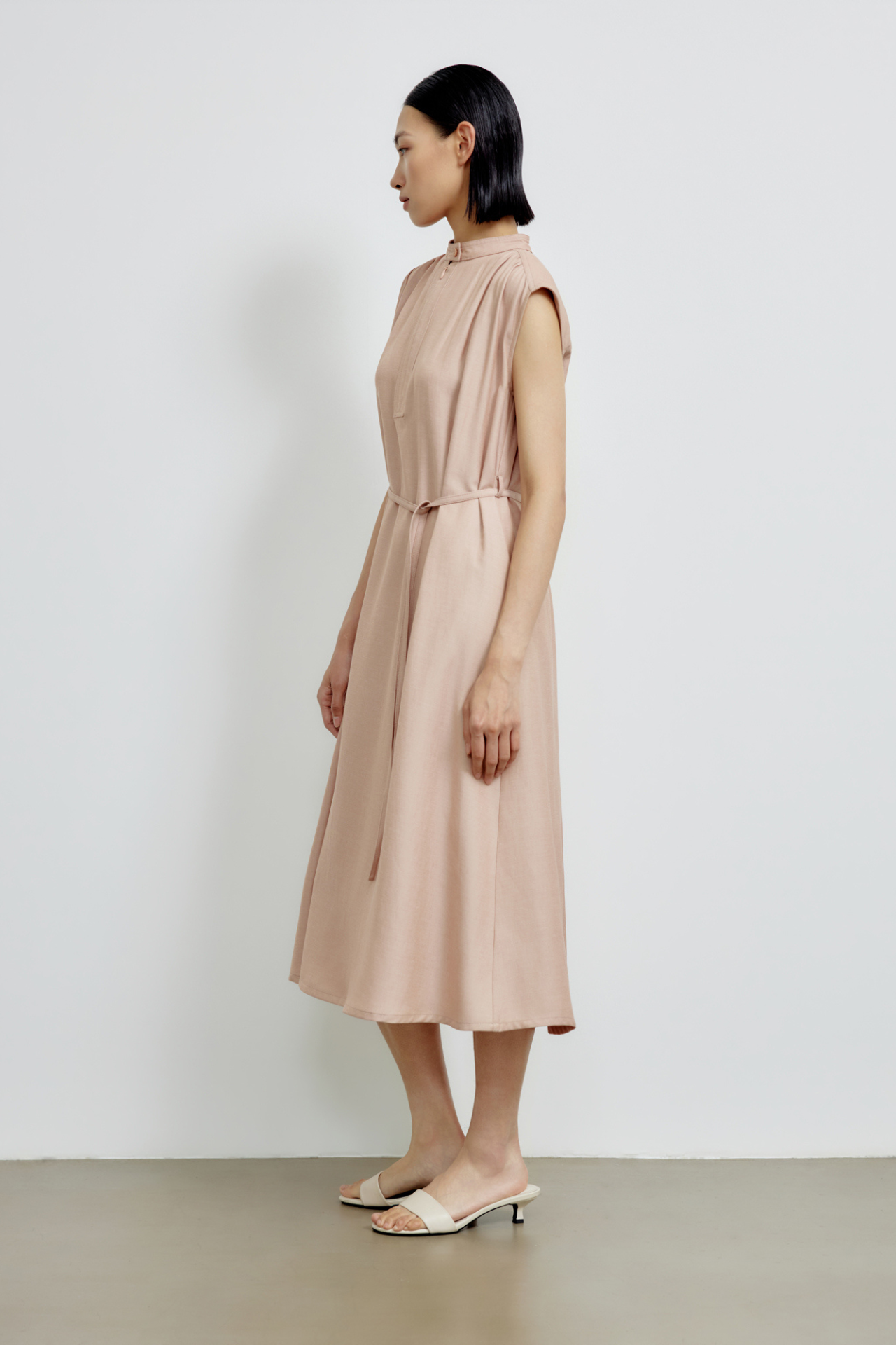 color:BLUSH