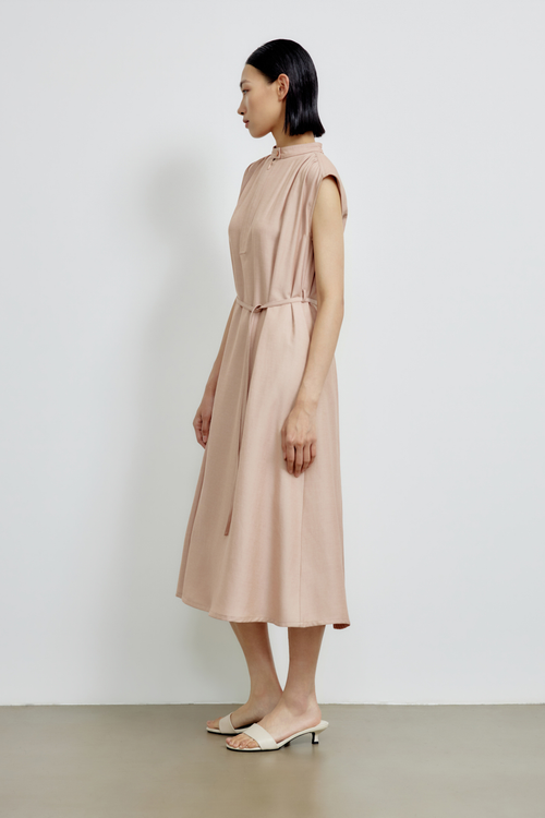 color:BLUSH