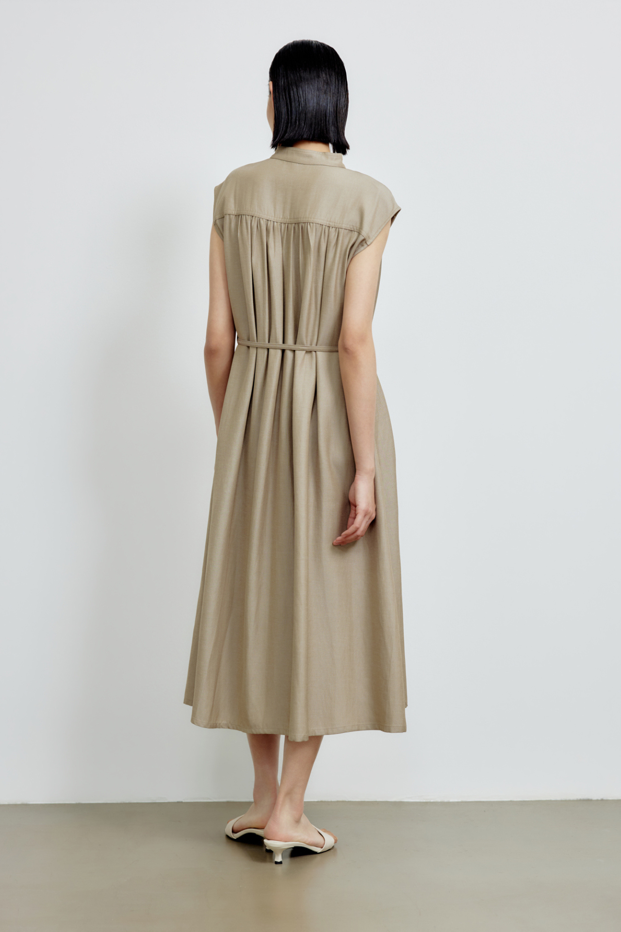 color:KHAKI