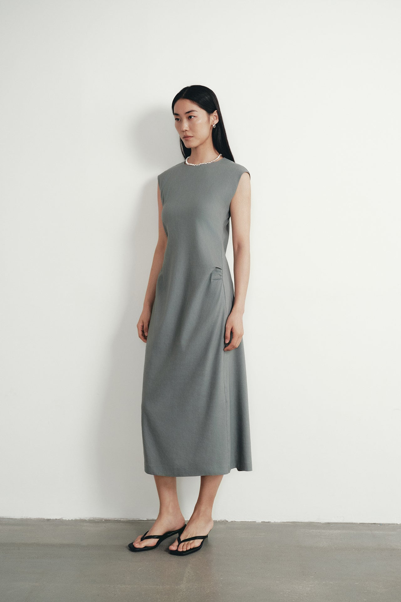 color:GREY