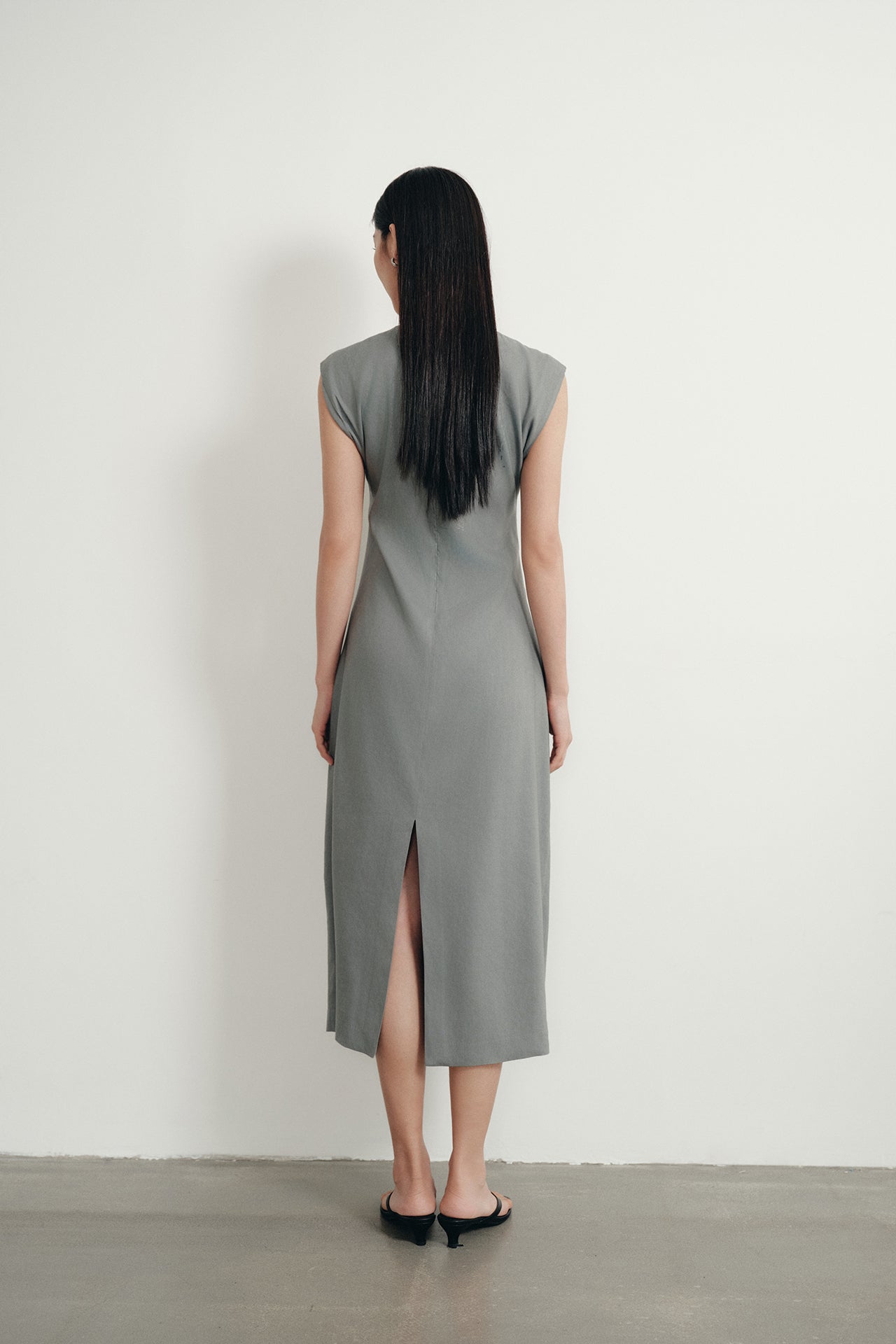 color:GREY