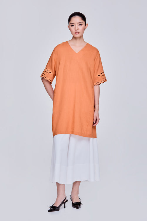 color:ORANGE
