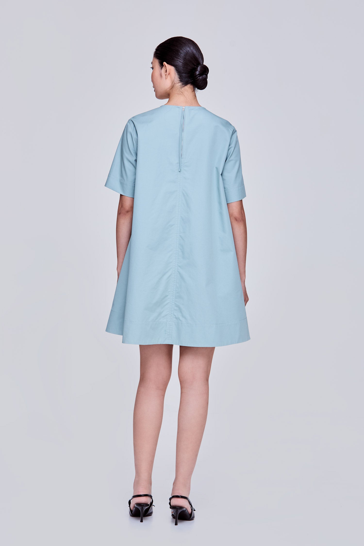 color:AQUA
