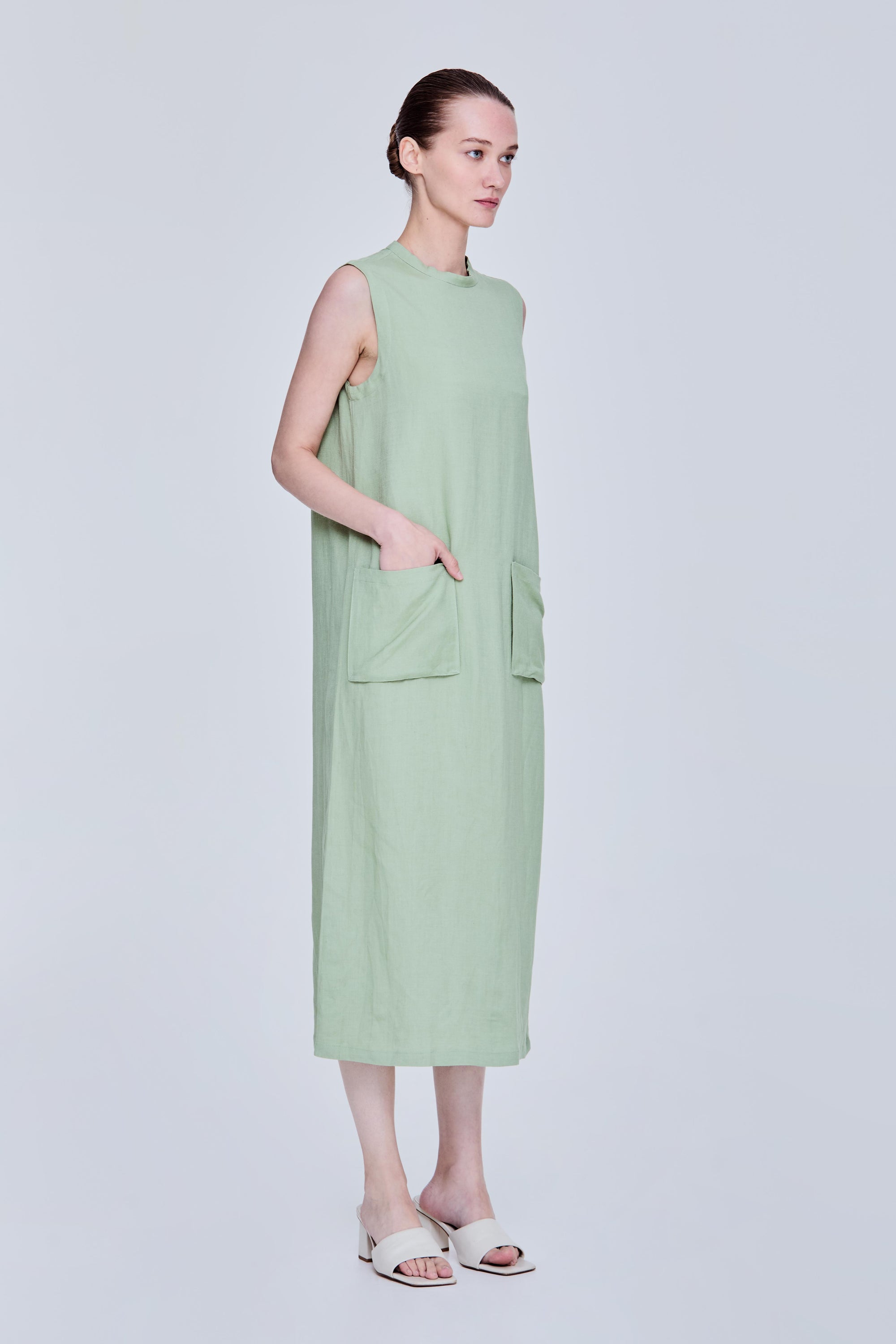 color:LIGHT GREEN