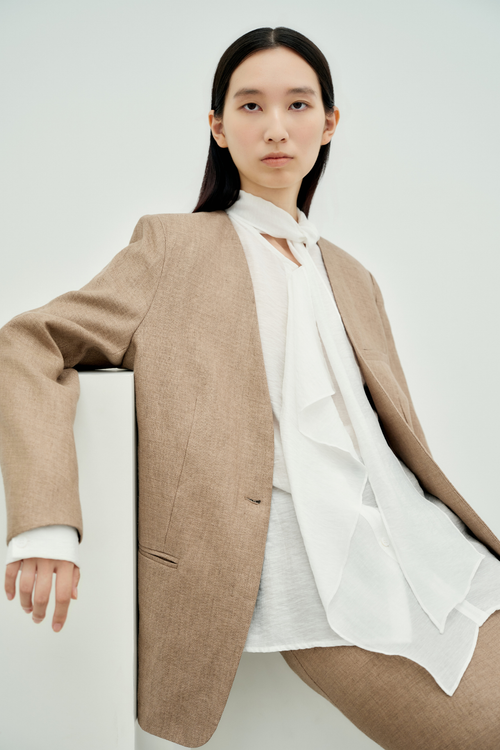 color:BROWN