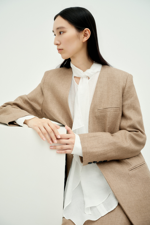 color:BROWN