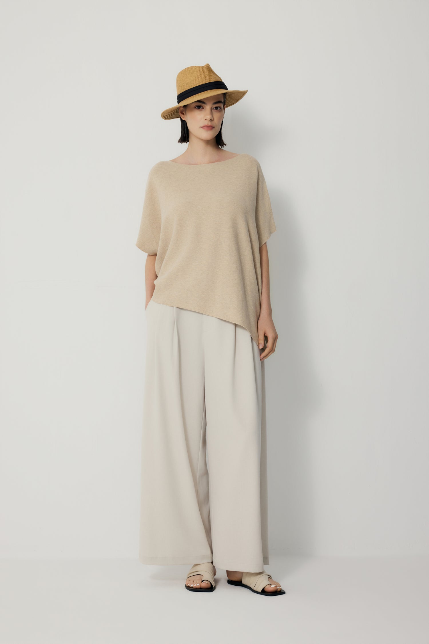 color:BEIGE