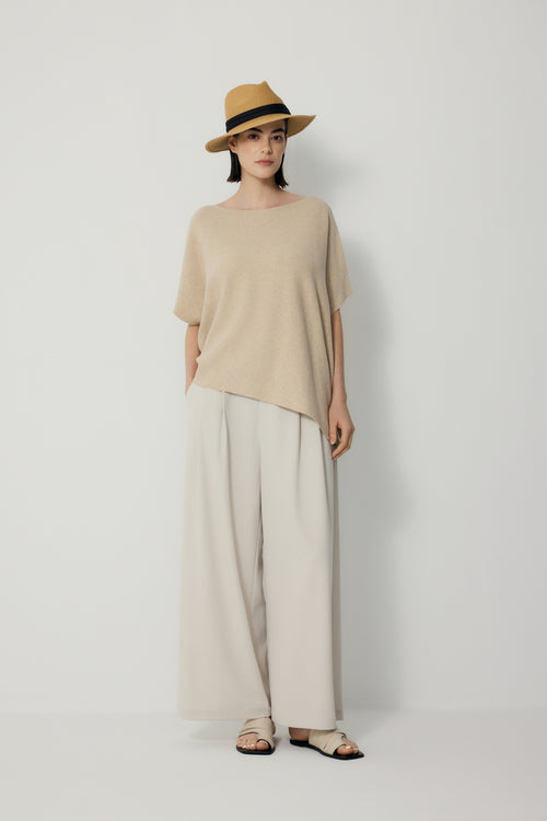 color:BEIGE