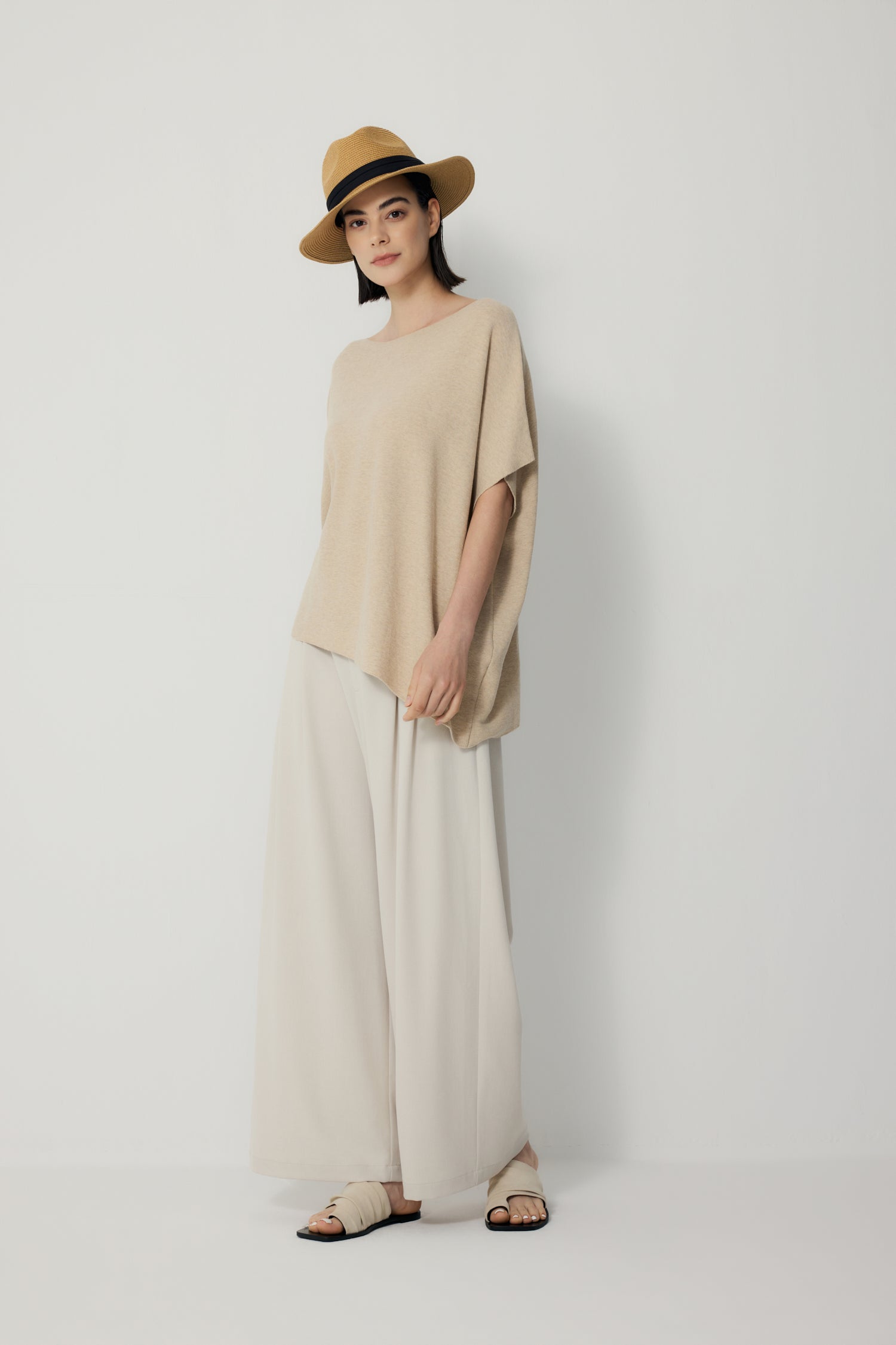 color:BEIGE