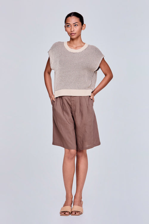 color:BEIGE