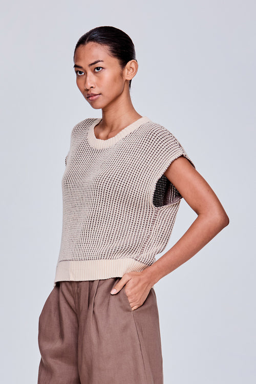 color:BEIGE