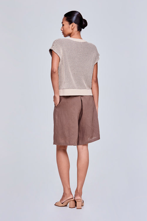 color:BEIGE