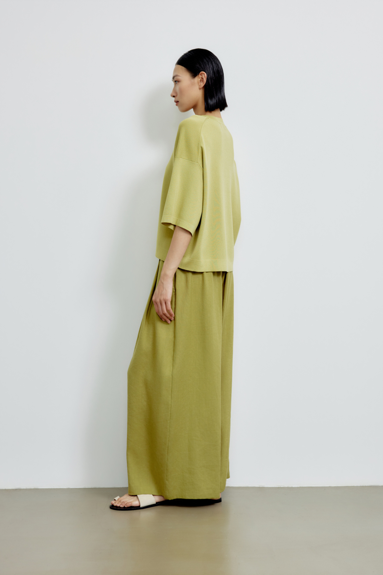 color:OLIVE